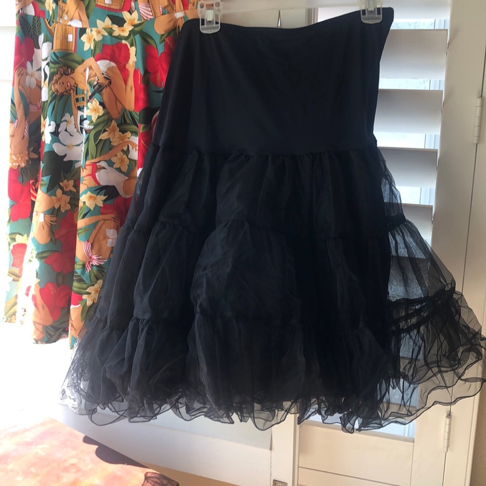 Timeless Pinup Dress - Picture 4 of 5
